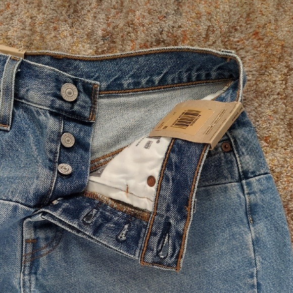 Levi's Women's Light Blue Jean Shorts - Picture 4 of 5